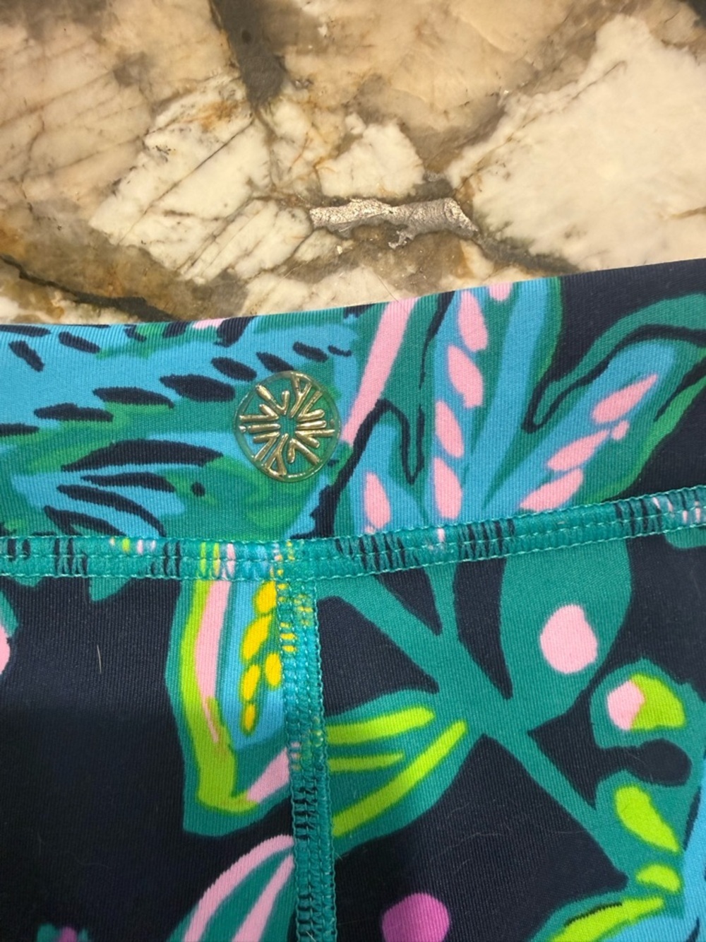 Lilly Pulitzer Luxletic Leggings in Little Girls size 2-3. Excellent condition - Picture 3 of 8